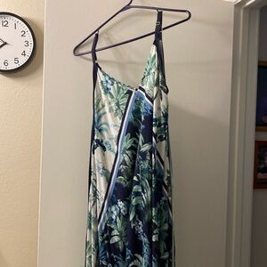 Tommy bahama scarf dress, size l/xl. 100% rayon. Hand wash, line dry. Vacation!
